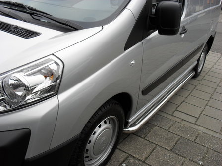 Toyota Pro Ace Sidebars buis 60 mm met RVS trede L2