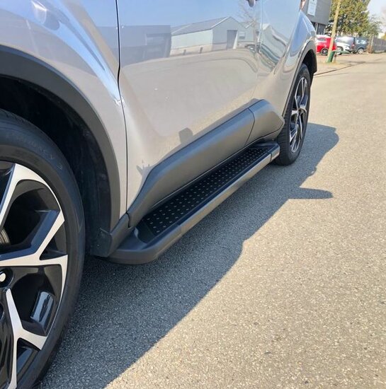 Hyundai Kona 2018 tot heden - aluminium treeplanken zwart - ronde nop
