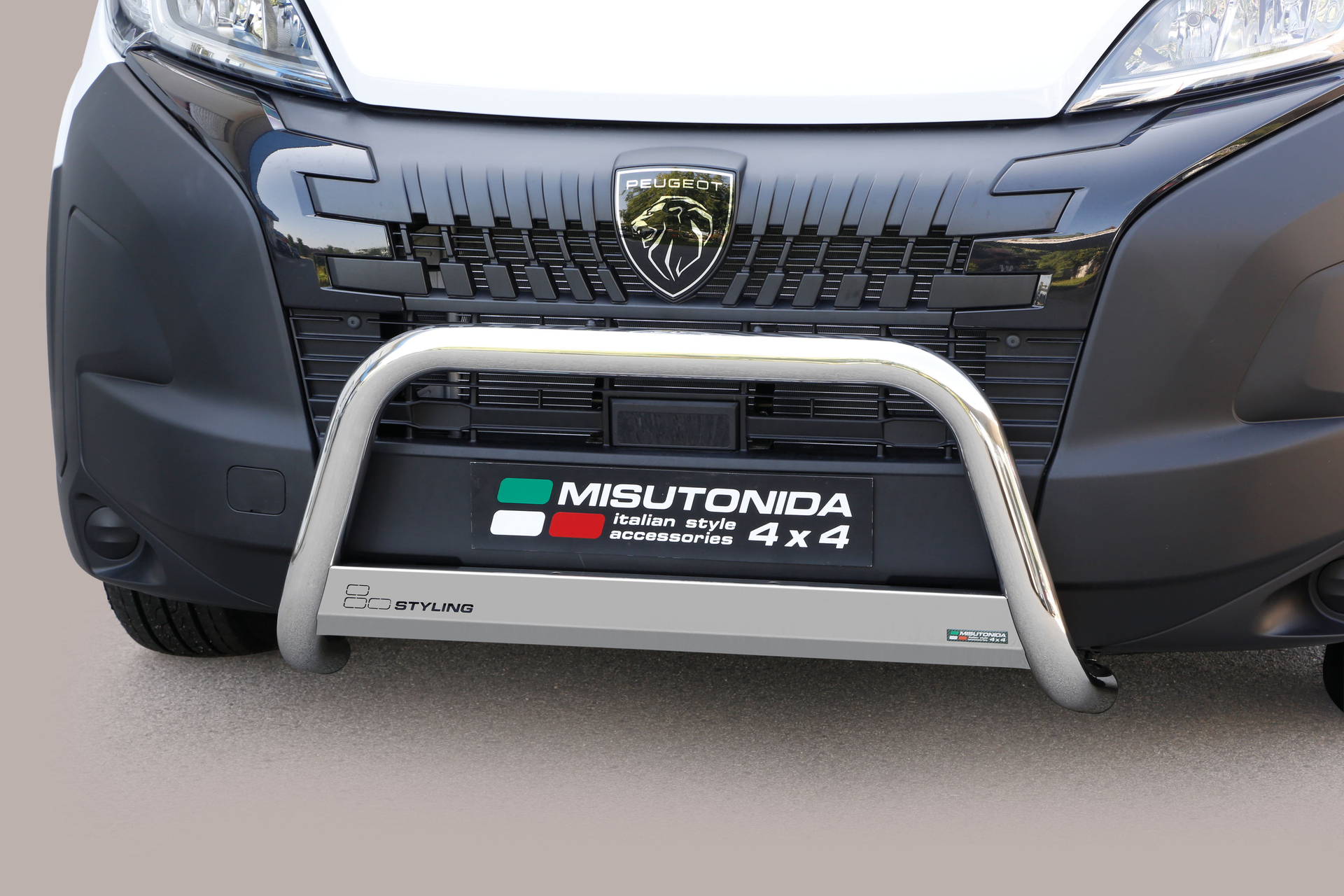 Peugeot Boxer 2024 tot heden - pushbar &Oslash; 63 mm met CE/EU certificaat - RVS 304 hoogglans gepolijst