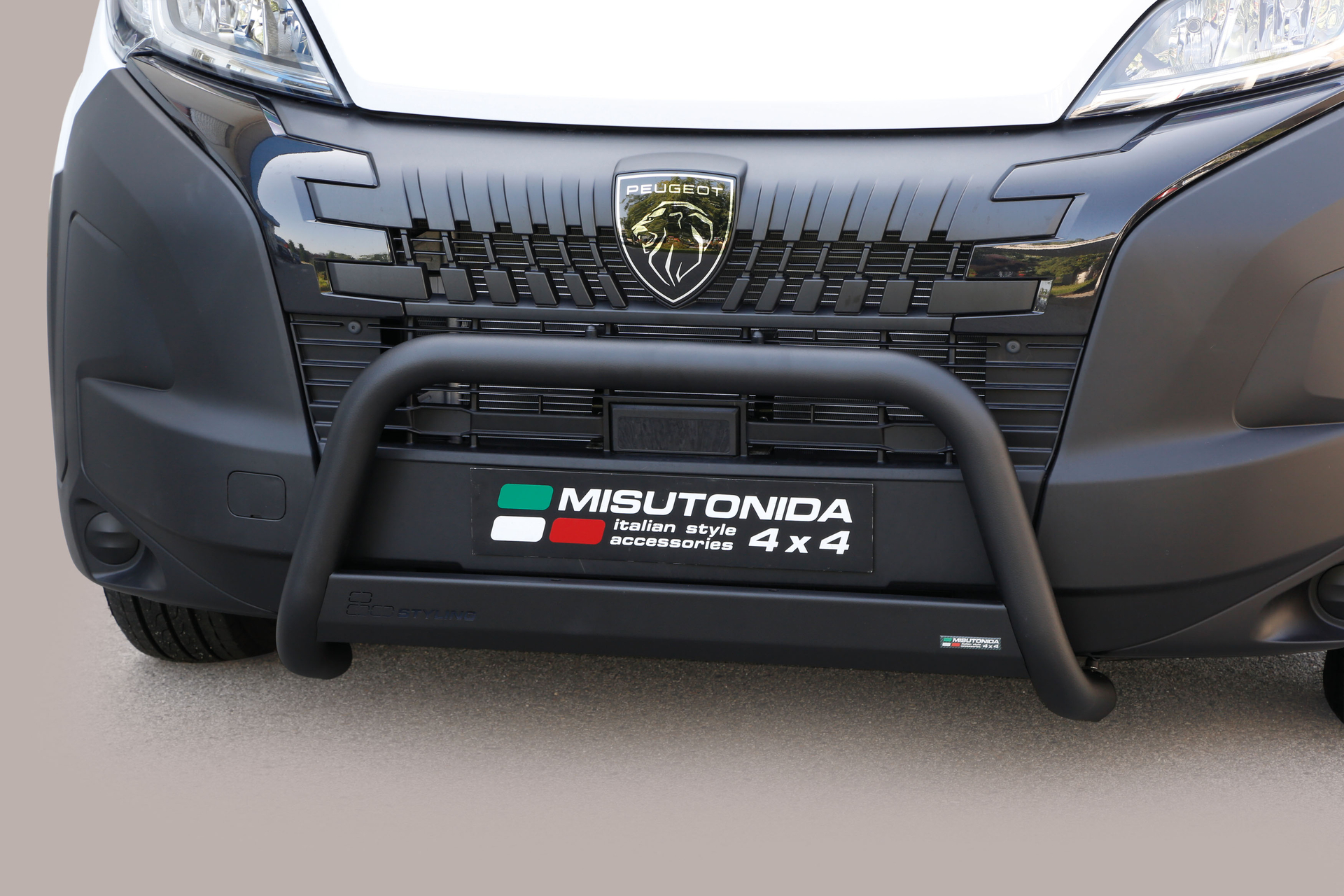 Peugeot Boxer 2024 tot heden - pushbar &Oslash; 63 mm met CE/EU certificaat - RVS 304 zwarte poedercoating