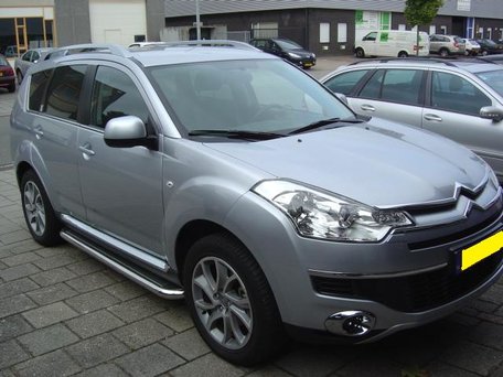 Citroen C-Crosser sidebars 60 mm met RVS trede