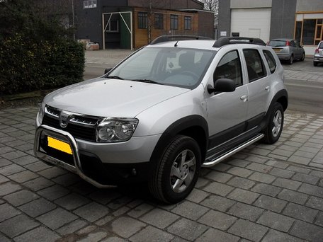 Dacia Duster tot 2017 sidebars 60 mm met RVS trede