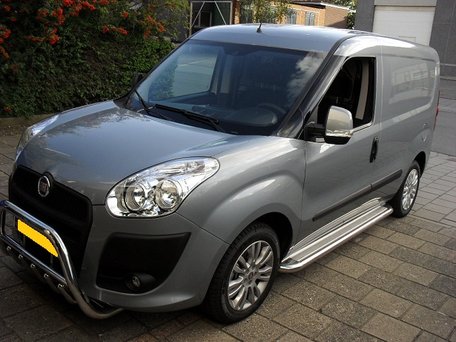 Fiat Doblo 2010+ sidebars 60 mm met RVS trede L1