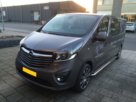 Opel Vivaro 2014+ L1 sidebars 60 mm met RVS trede