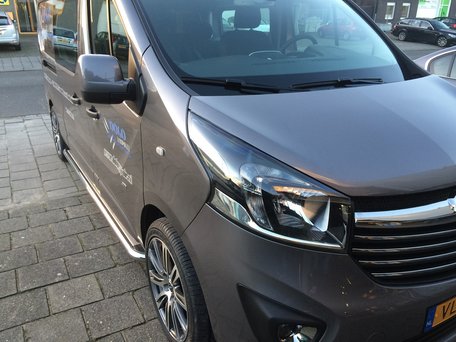 Renault Trafic 2014+ L1 sidebars 60 mm met RVS trede