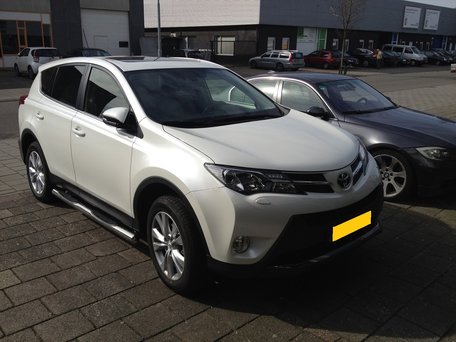 Toyota RAV 4 van 2013 tot 2015 Sidebars 70 mm met steps