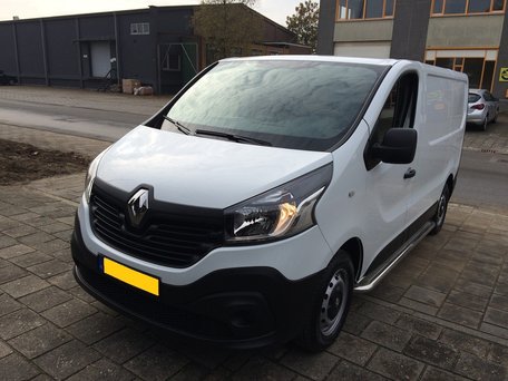 Nissan NV 300 L2 Sidebars buis 60 mm met RVS trede