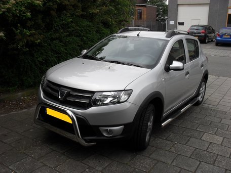 Dacia Sandero Stepway Sidebars buis 70 mm met 4 steps