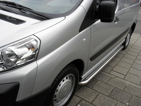 Toyota Pro Ace Sidebars buis 60 mm met RVS trede L1